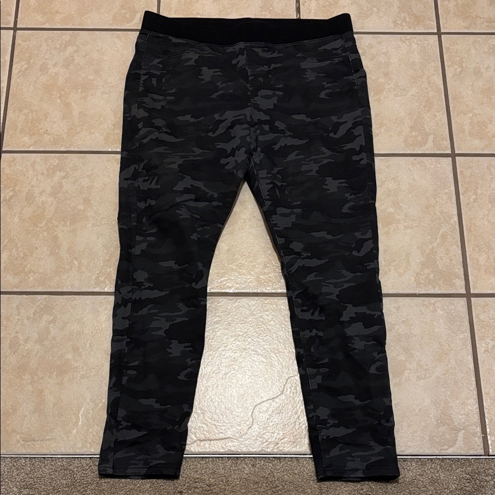 No Boundaries Girls Black & Charcoal Camo Leggings